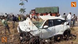 Fatal Car Crashed into Tanker on Nagpur-Tuljapur Highway, One Dead, Several Injured
								